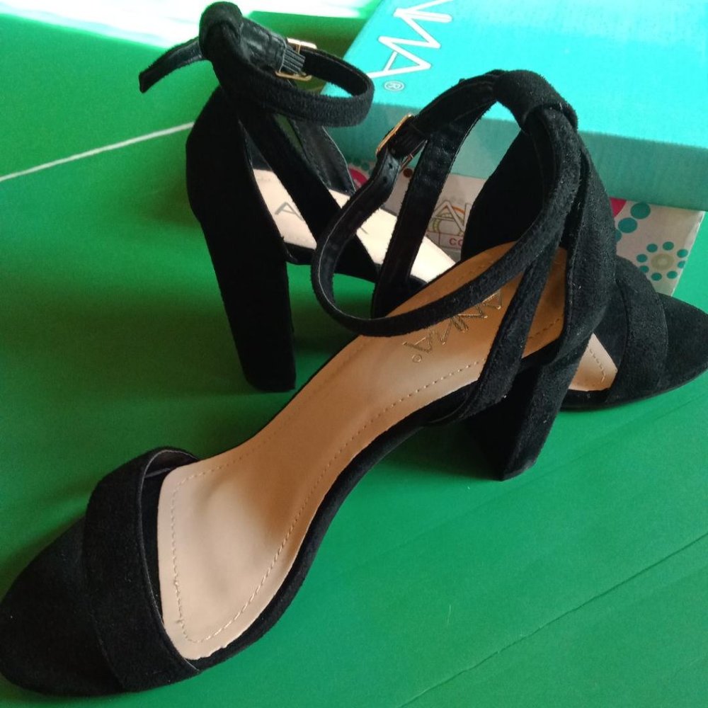 ANNA Trask-5-FC chunky heeled ankle strap sandal. NIB